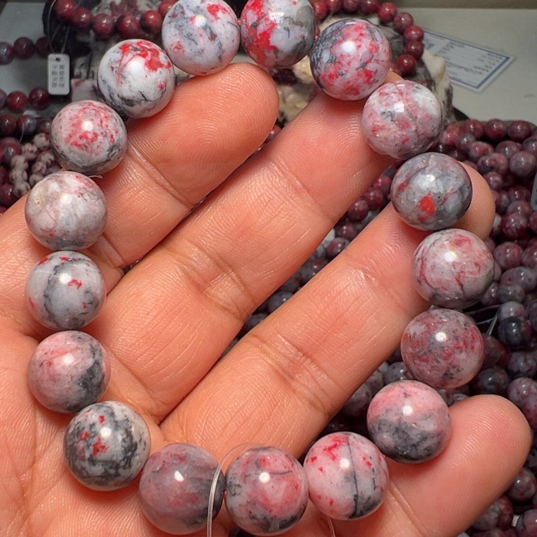 无***为天然辰砂原石手串