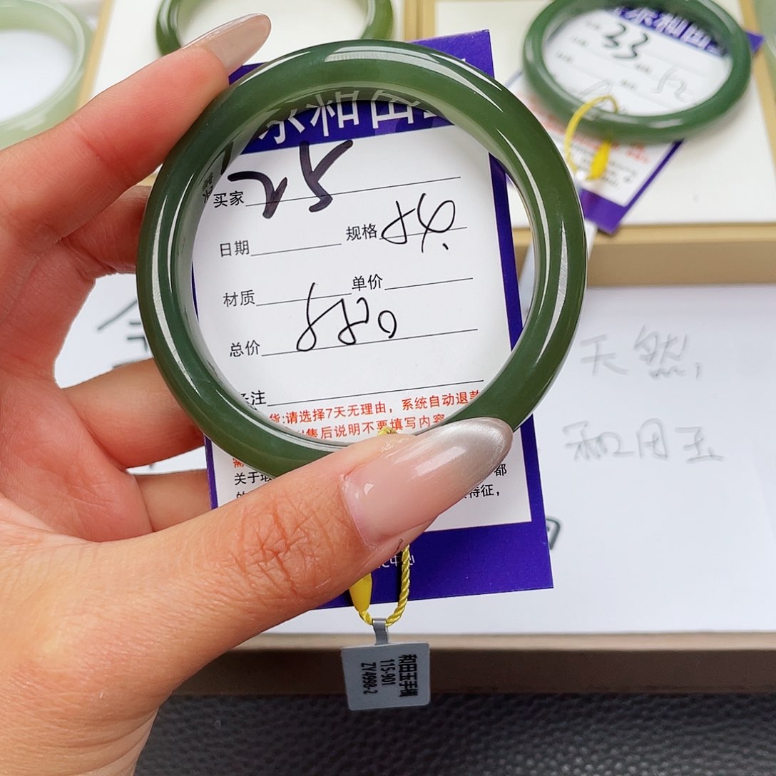 和田玉手镯未镶嵌