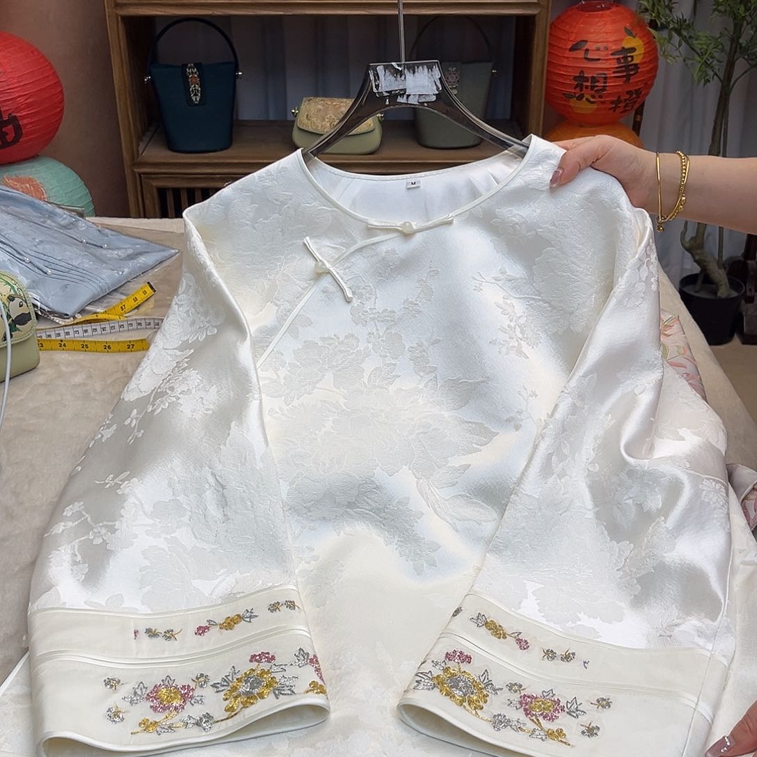 刺绣丝毛缎上衣M棉