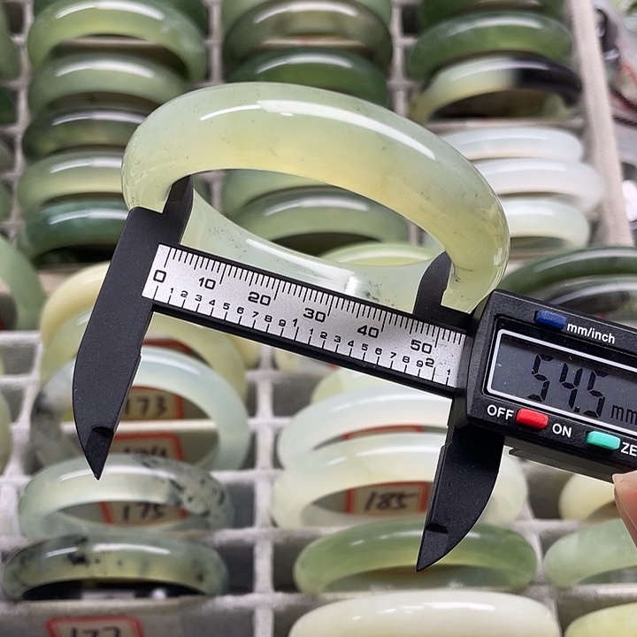 未镶嵌蛇纹石玉手镯177