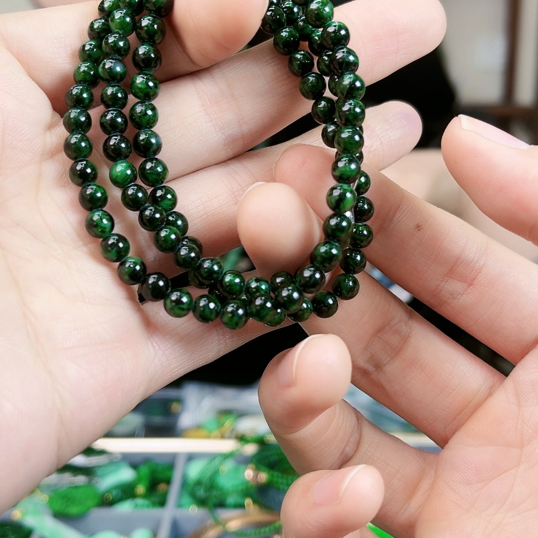 翡翠颈饰未镶嵌项链