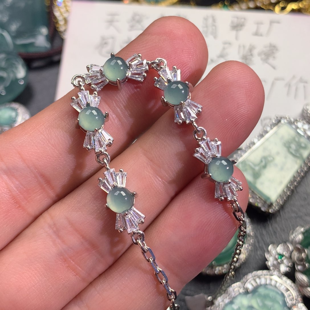 翡翠颈饰未镶嵌手链