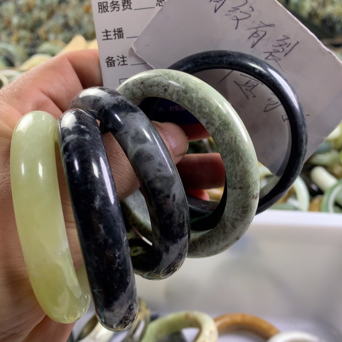 未镶嵌蛇纹石玉手镯龙*l4230