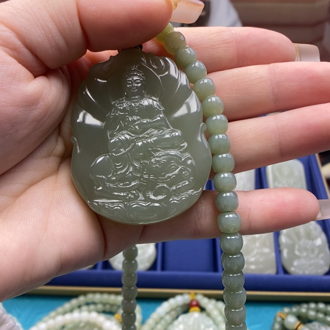 和田玉颈饰未镶嵌述