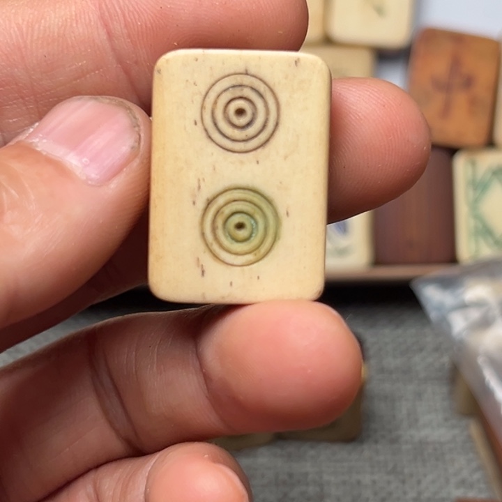 事***利实心竹雕刻手把件