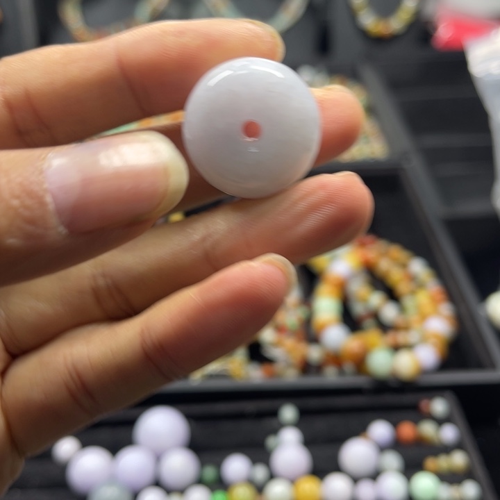 翡翠未镶嵌颈饰挂件