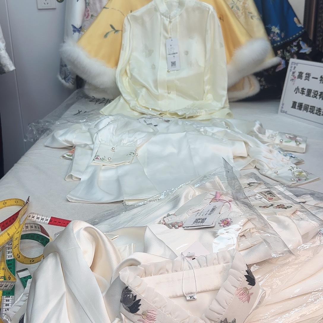 Xl吗米白色桑蚕丝衬衣