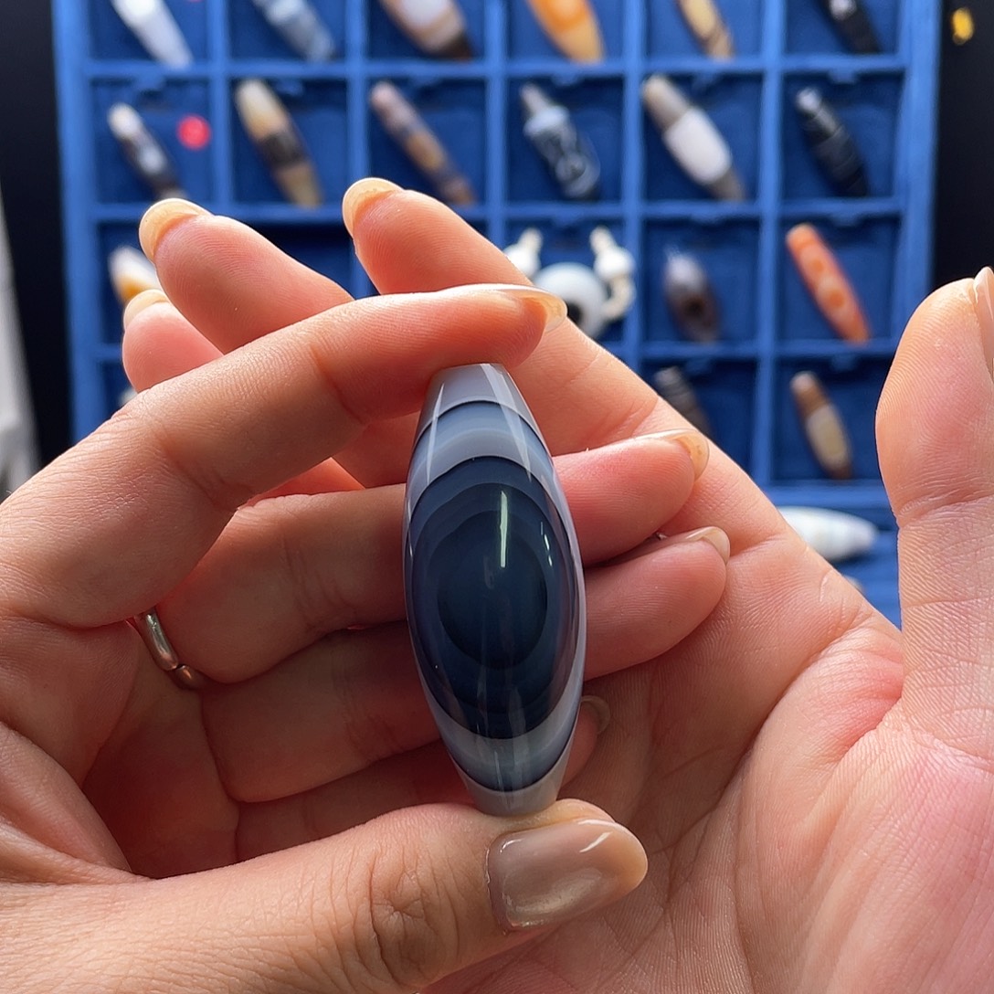 朱***辉玛瑙/玉髓未镶嵌珠宝半成品