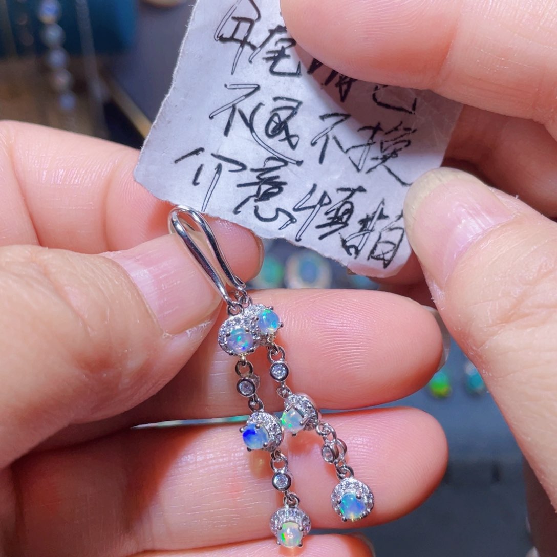 欧泊欧泊耳钉〉银S925镶嵌