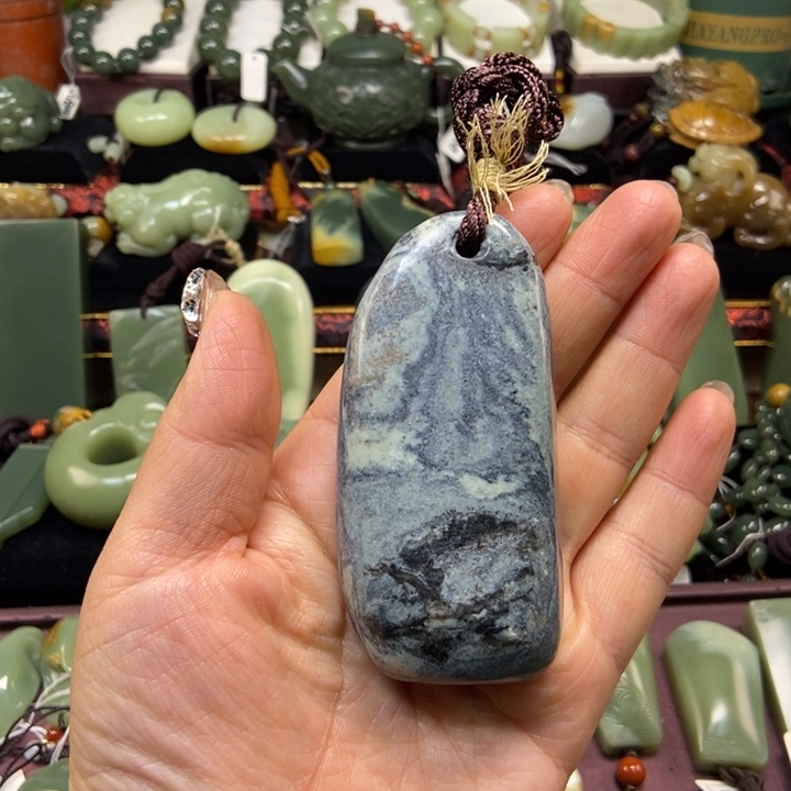 未镶嵌岫岩河磨玉（透闪石质玉）把件花*