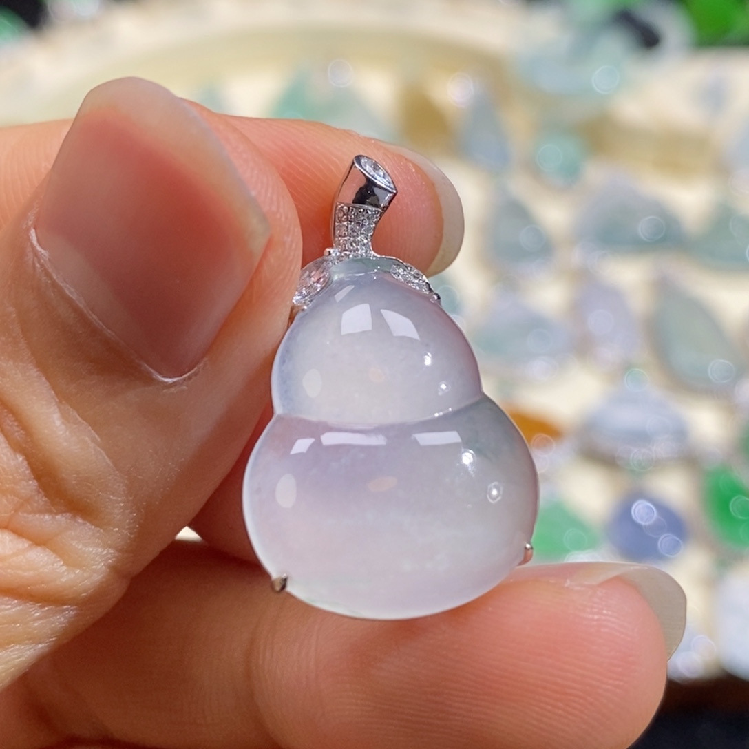 翡翠18K金镶嵌颈饰