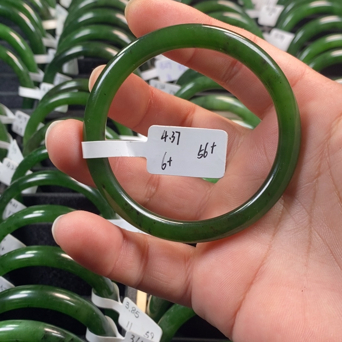 米***尚和田玉（碧玉）未镶嵌手镯