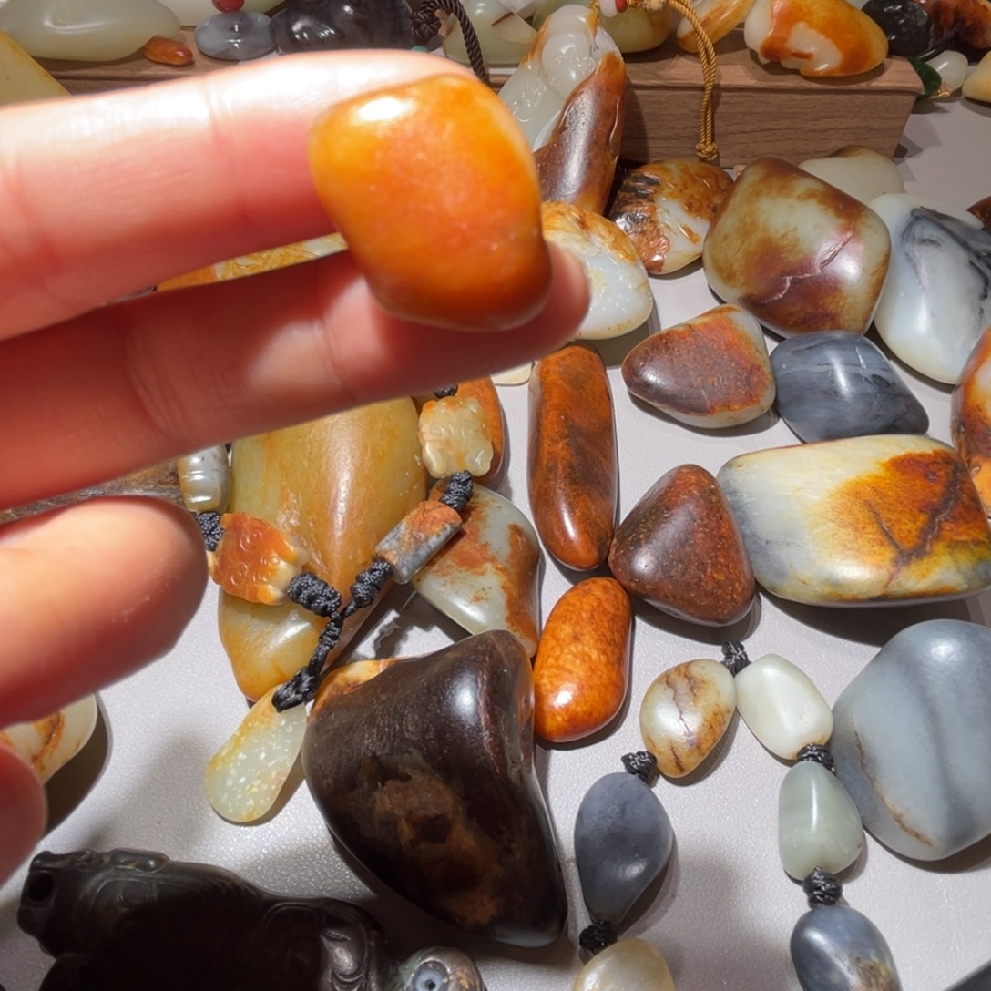 和田玉（糖玉）未镶嵌挂件和田玉6.6克