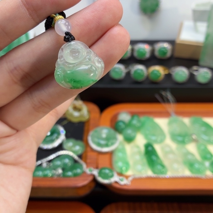 石英质玉（非洲翠）未镶嵌颈饰