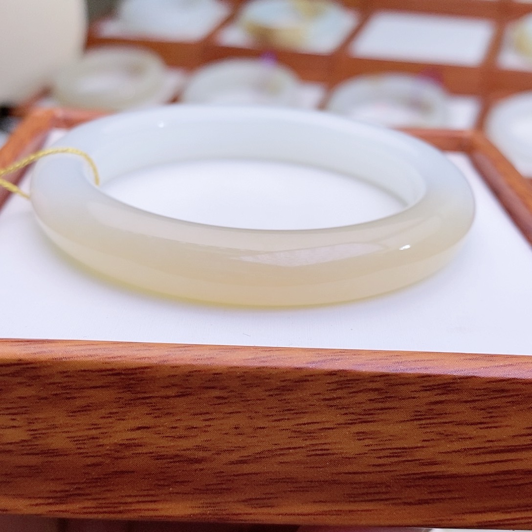 和田玉手镯未镶嵌53