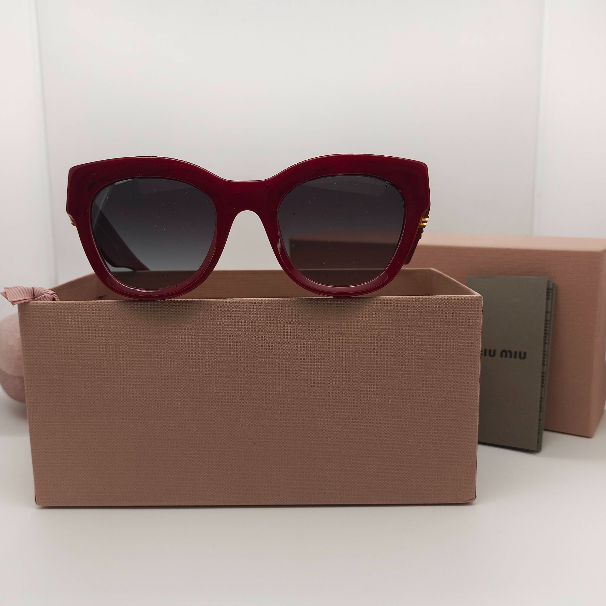 未使用 MIU MIU/缪缪 Miu miu 百搭墨镜 货号 3979 0MU 01YS 7314