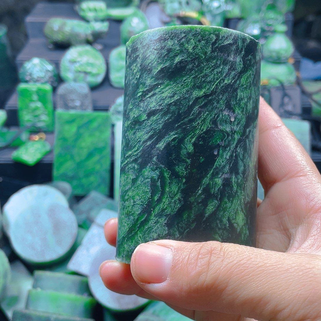 和田玉（碧玉）未镶嵌珠宝奇石