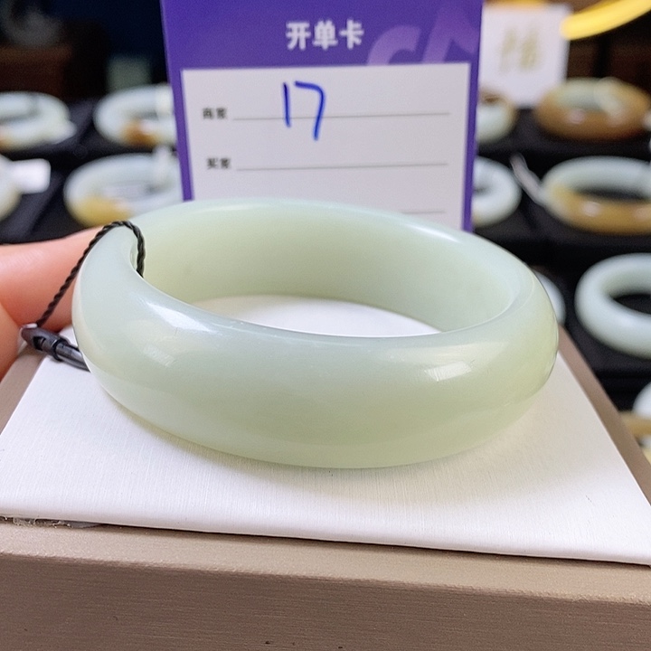 未镶嵌手镯和田玉56
