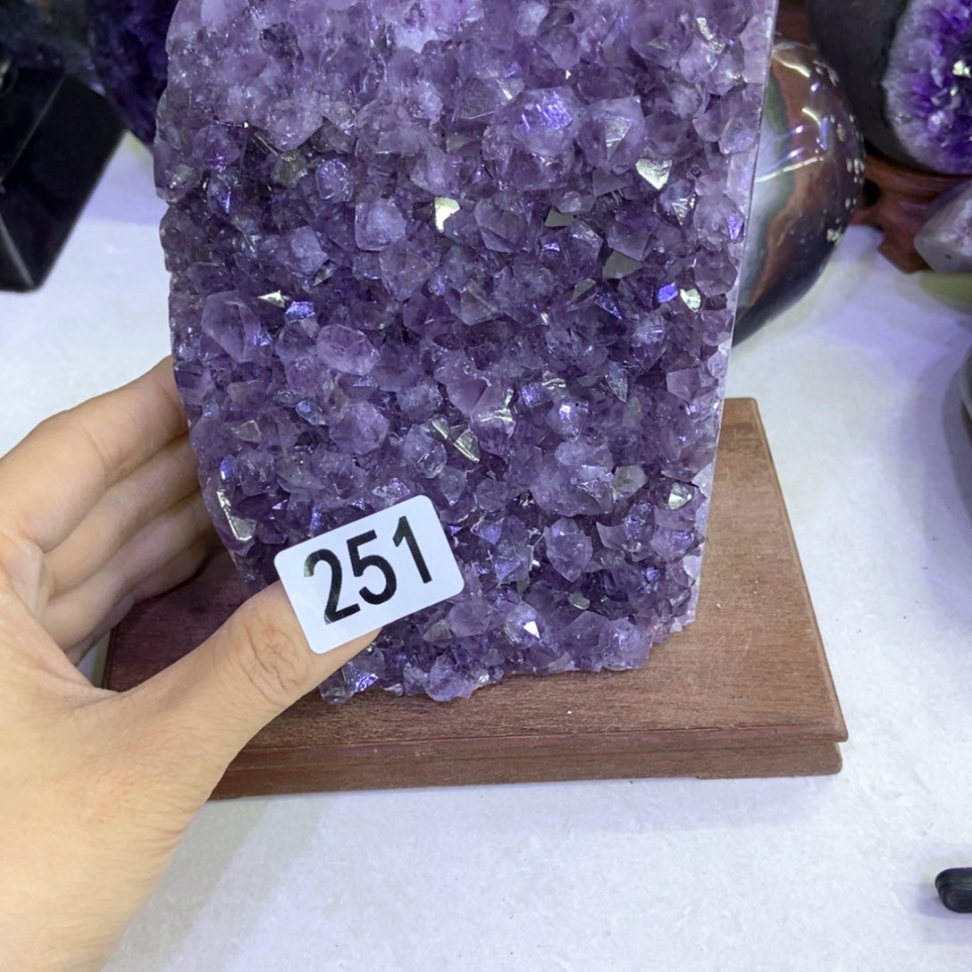 紫晶未镶嵌大型摆件（非配饰）