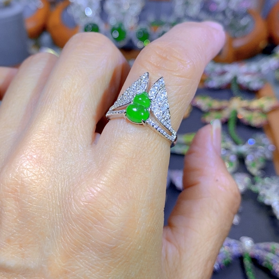 翡翠颈饰银S925镶嵌天然翡翠