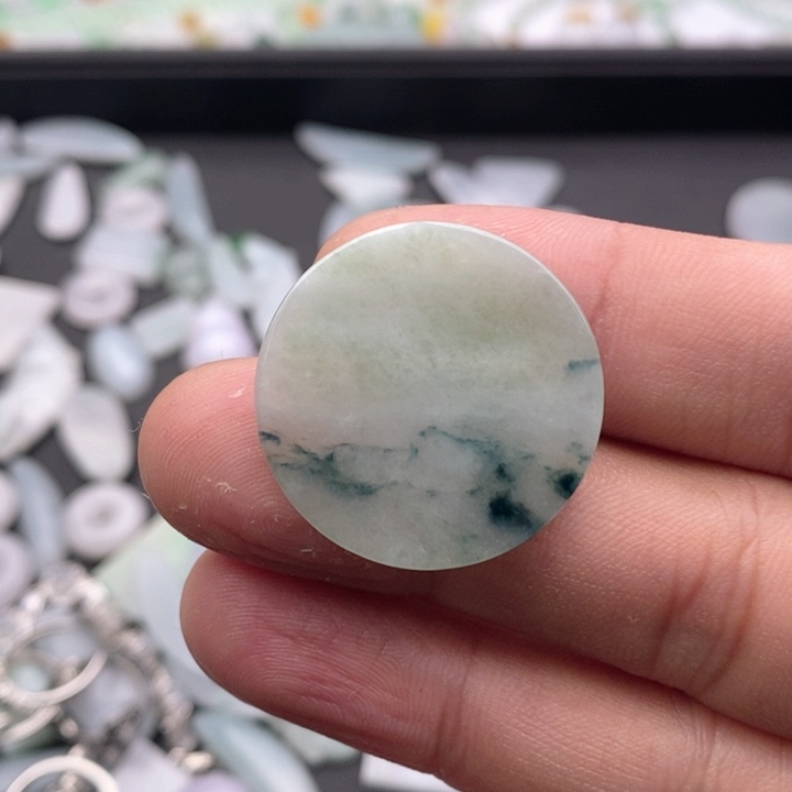 翡翠吊坠(不含链)未镶嵌木****?