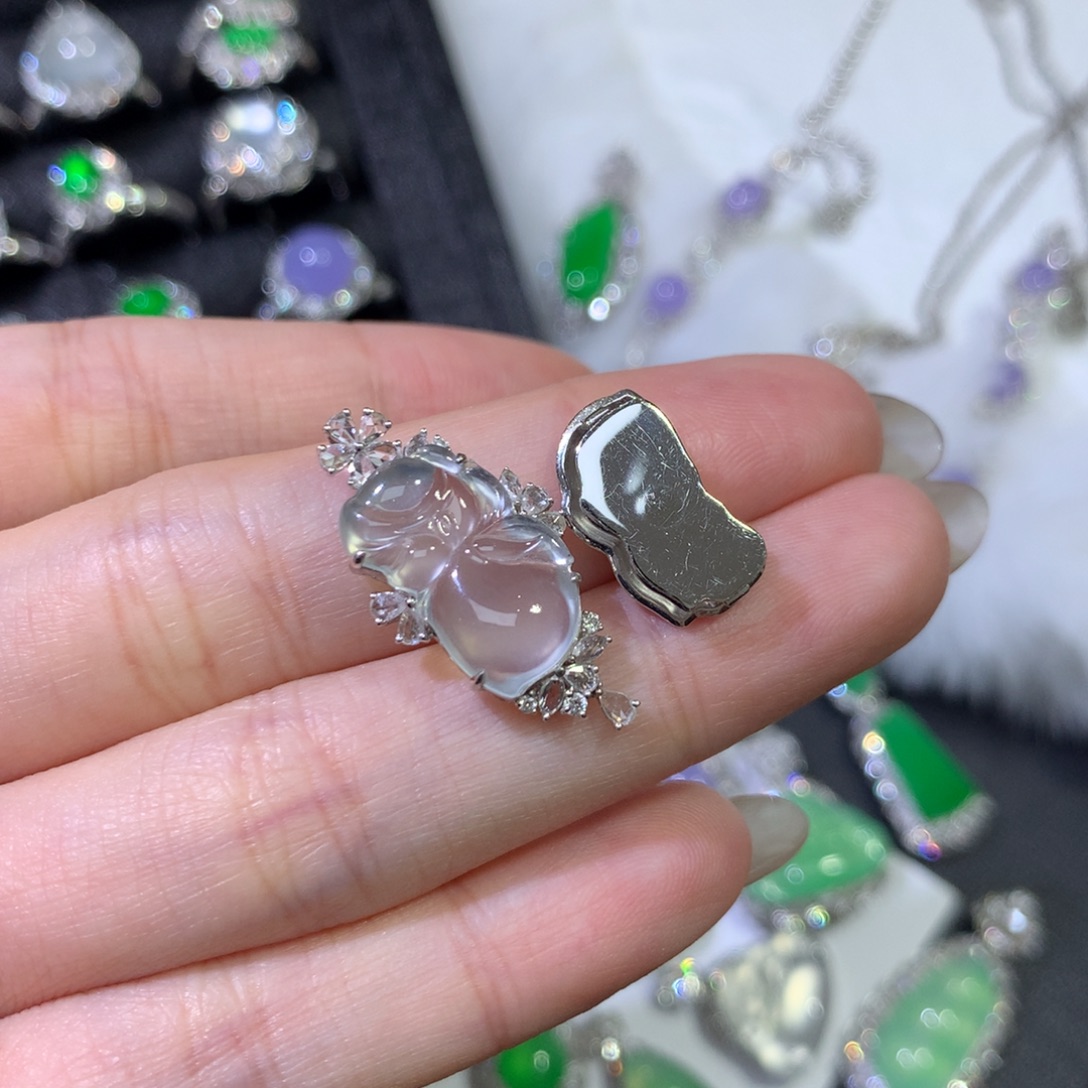 翡翠18K金镶嵌吊坠(赠链)炸光玻璃仙子