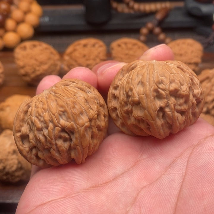 文玩核桃把件对歪磨盘边度不差尺