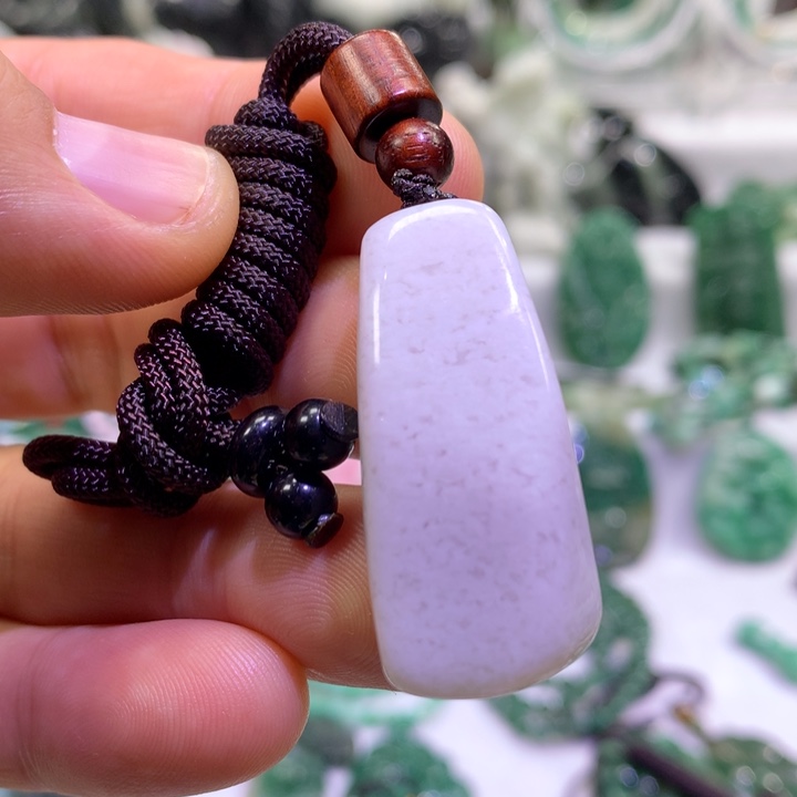 独山玉未镶嵌颈饰