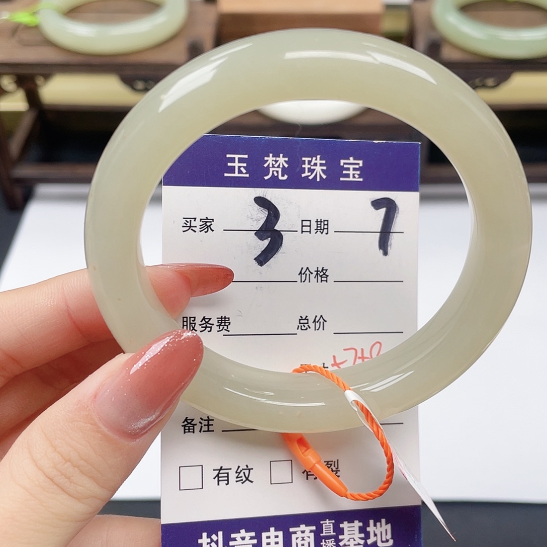 和田玉未镶嵌手镯
