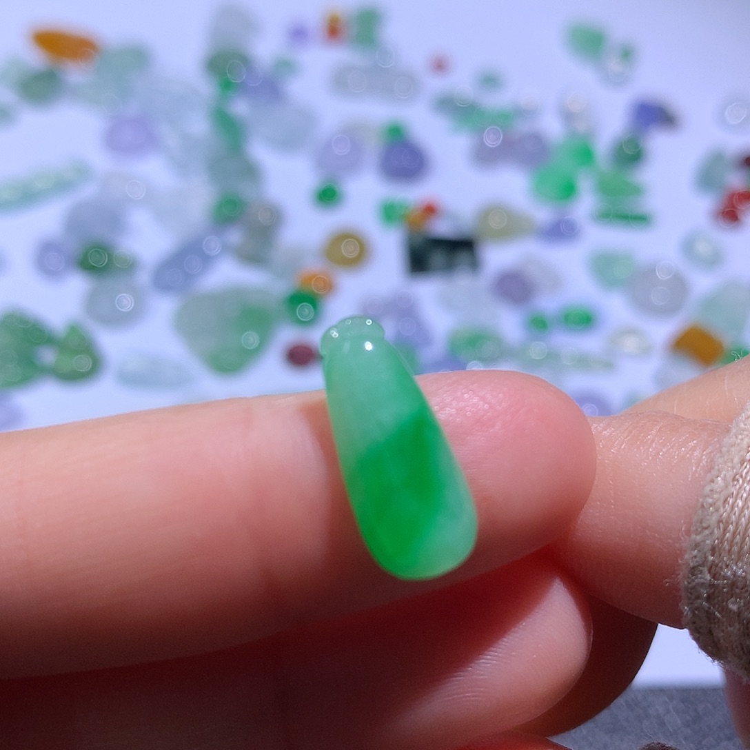 翡翠颈饰未镶嵌瓜