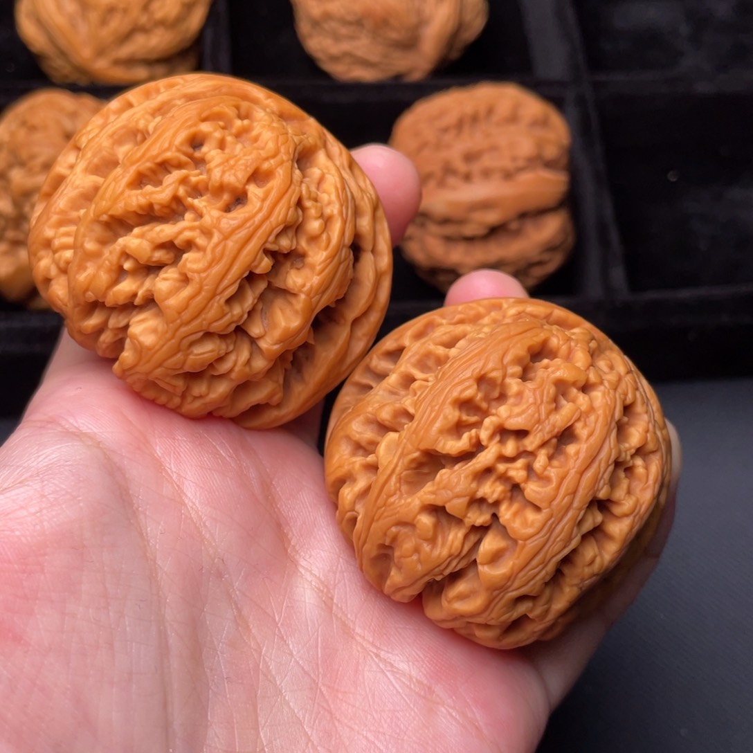 文玩核桃把件秦岭野生文玩核桃
