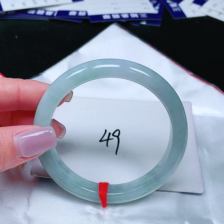 翡翠手镯未镶嵌翡翠手镯未镶嵌