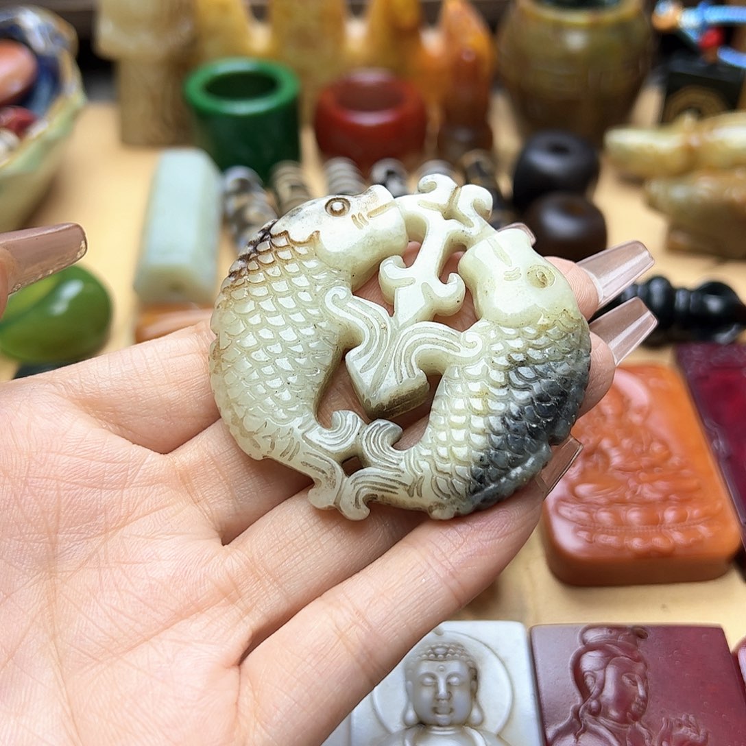 蛇纹石玉未镶嵌颈饰