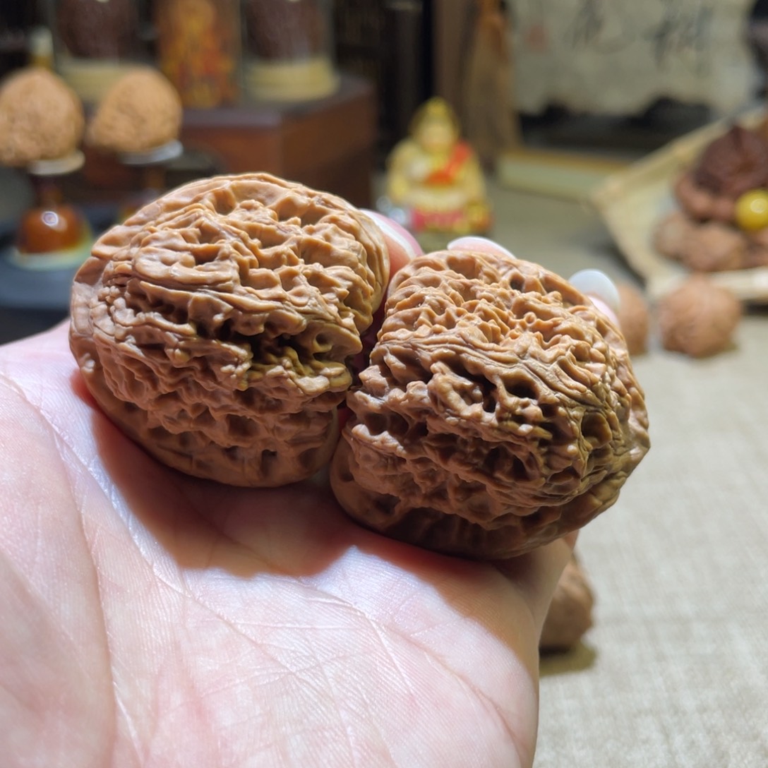 桃核把件殒*涿鹿南将，大尺寸万字纹
