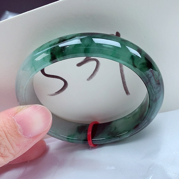 翡翠未镶嵌手镯（贵妃镯）翡翠