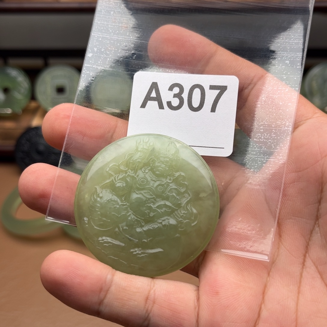 用***7未镶嵌蛇纹石玉颈饰