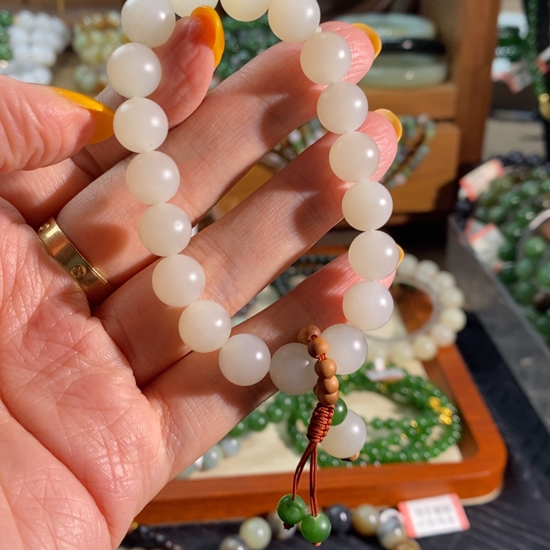 自***翔和田玉未镶嵌手链