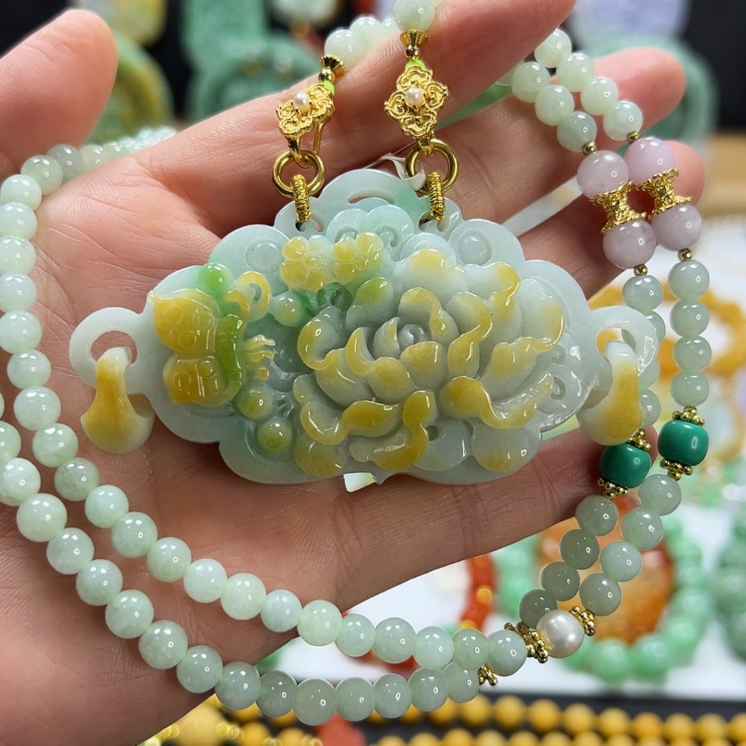 翡翠未镶嵌颈饰吊坠