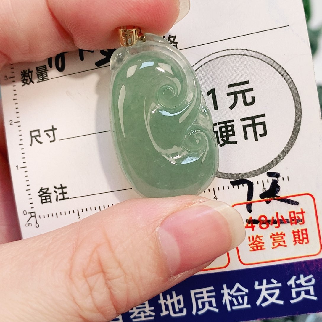 翡翠颈饰18K金镶嵌吊坠