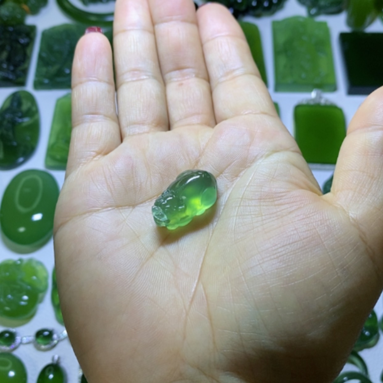 【闪购商品】蛇纹石玉颈饰未镶嵌