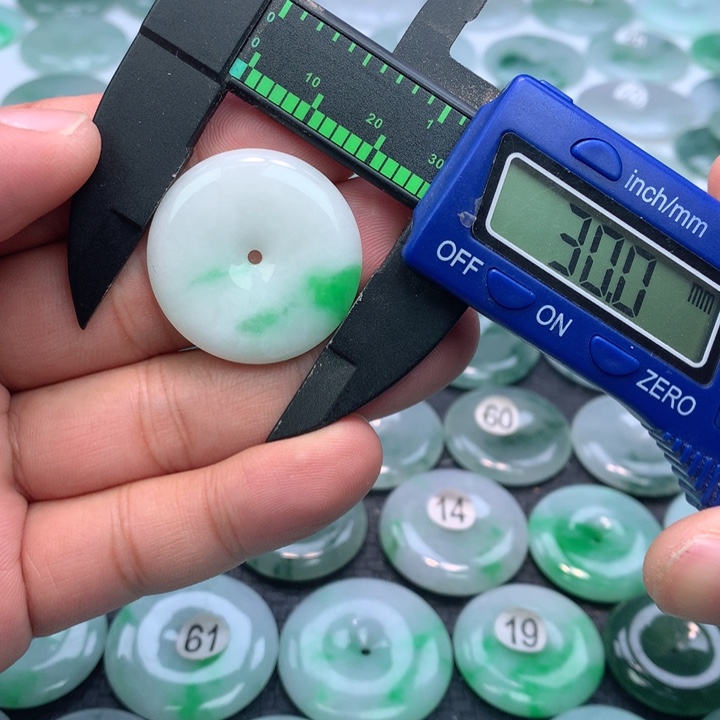 翡翠颈饰未镶嵌缅甸天然A货翡翠