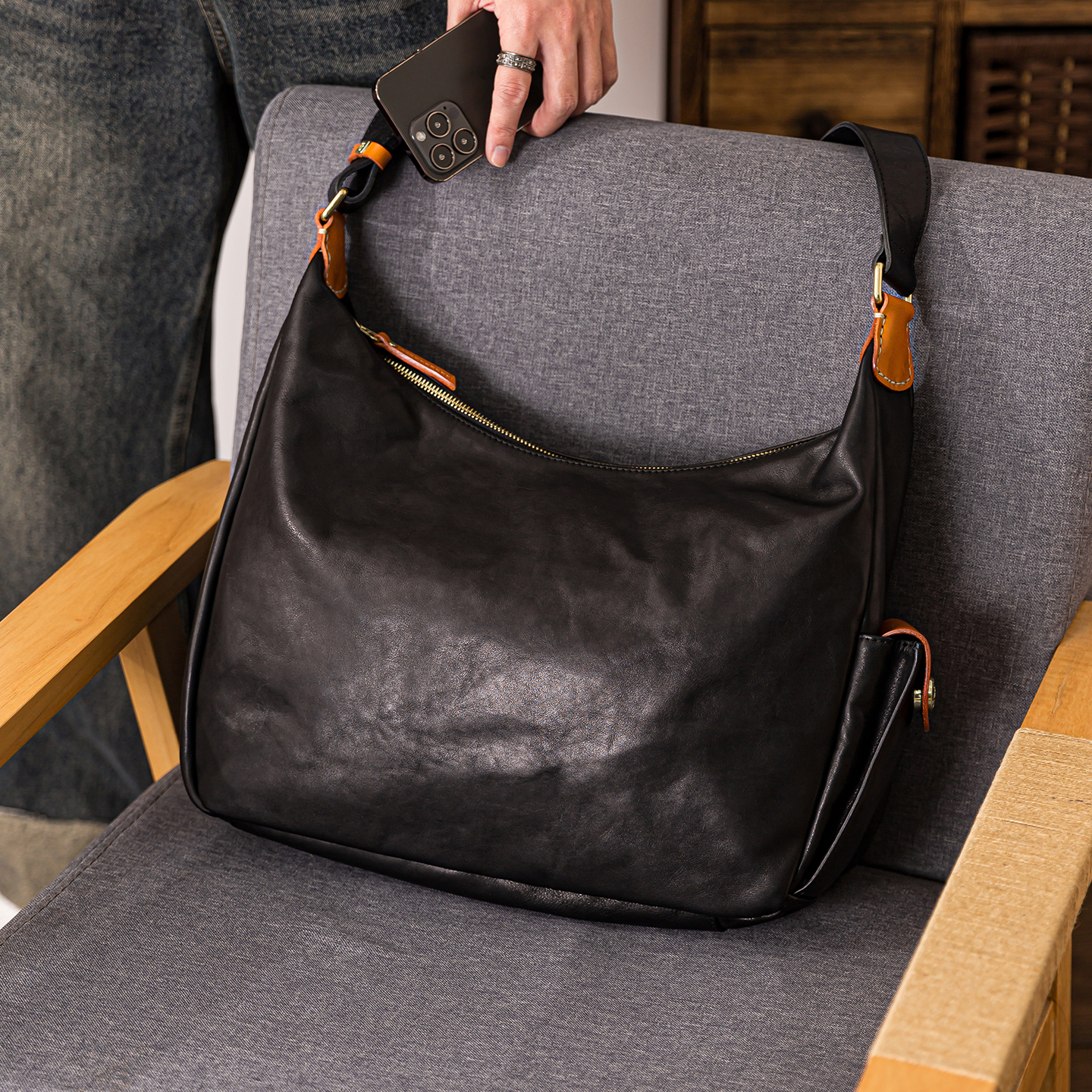 后步原创男士真皮单肩斜挎包植鞣头层牛皮简约休闲大容量饺子包潮