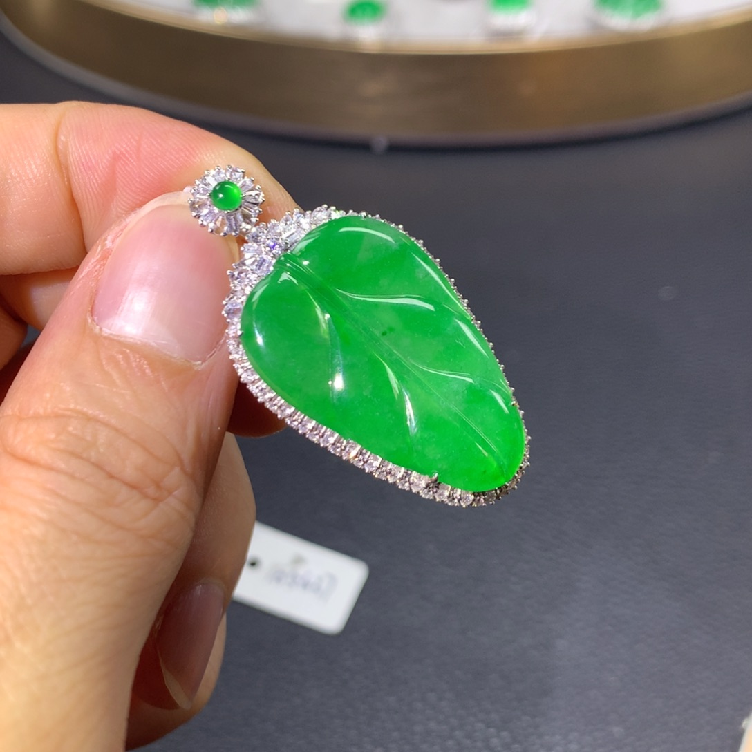 翡翠颈饰18K金镶嵌翡翠