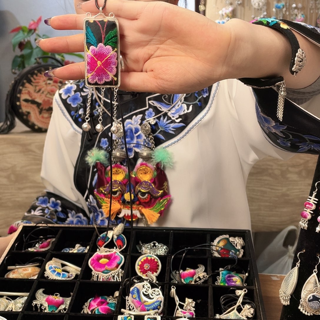 锆石纯铜合金吊坠