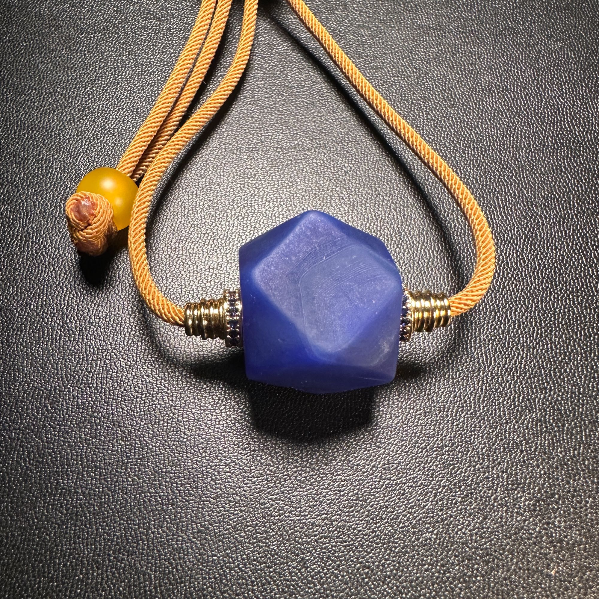 19世纪蓝色玛瑙 唐八棱珠333-740