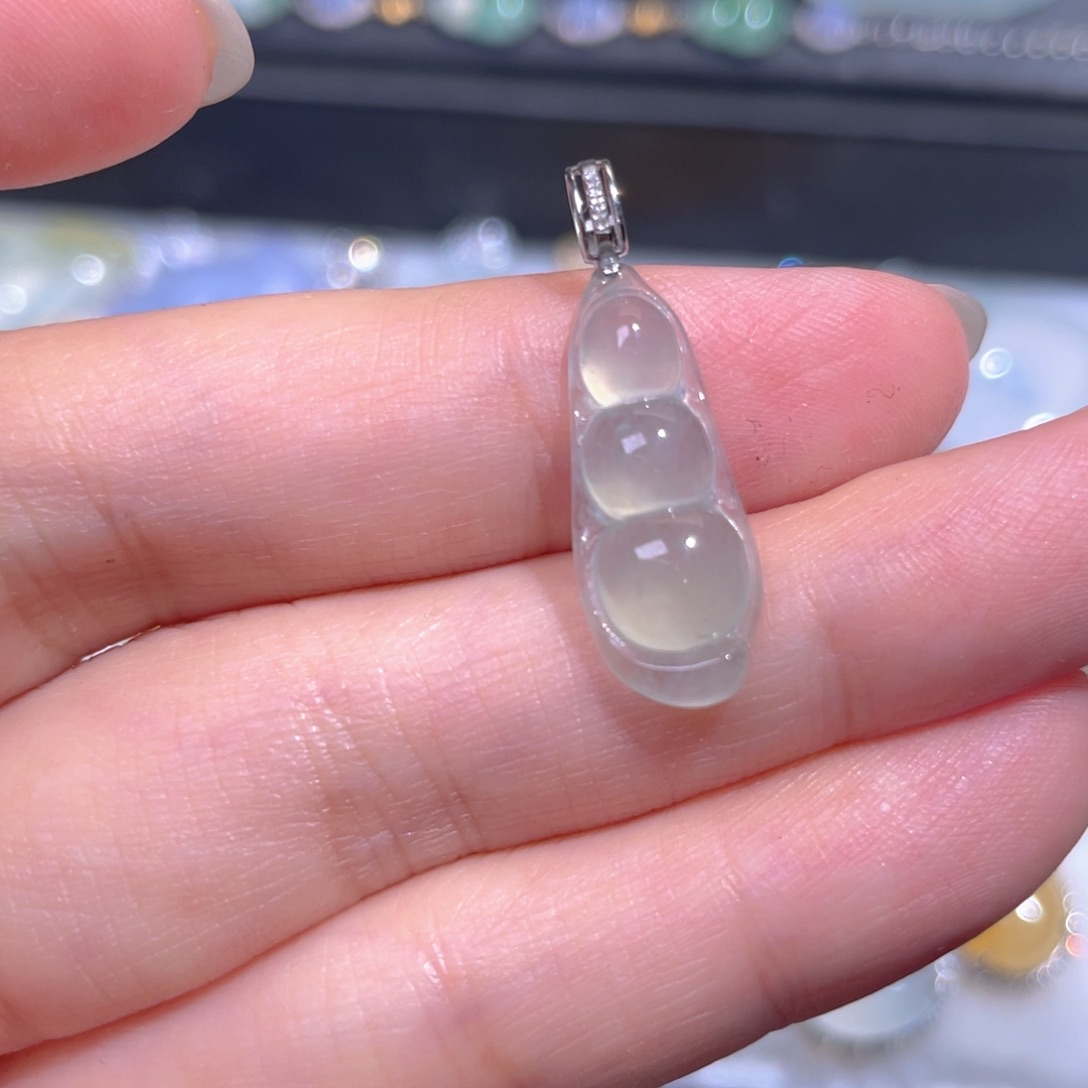 颈饰18K金镶嵌翡翠翡翠