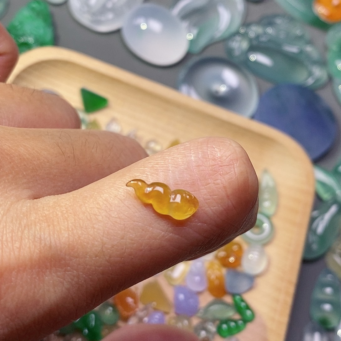 翡翠颈饰未镶嵌翡翠