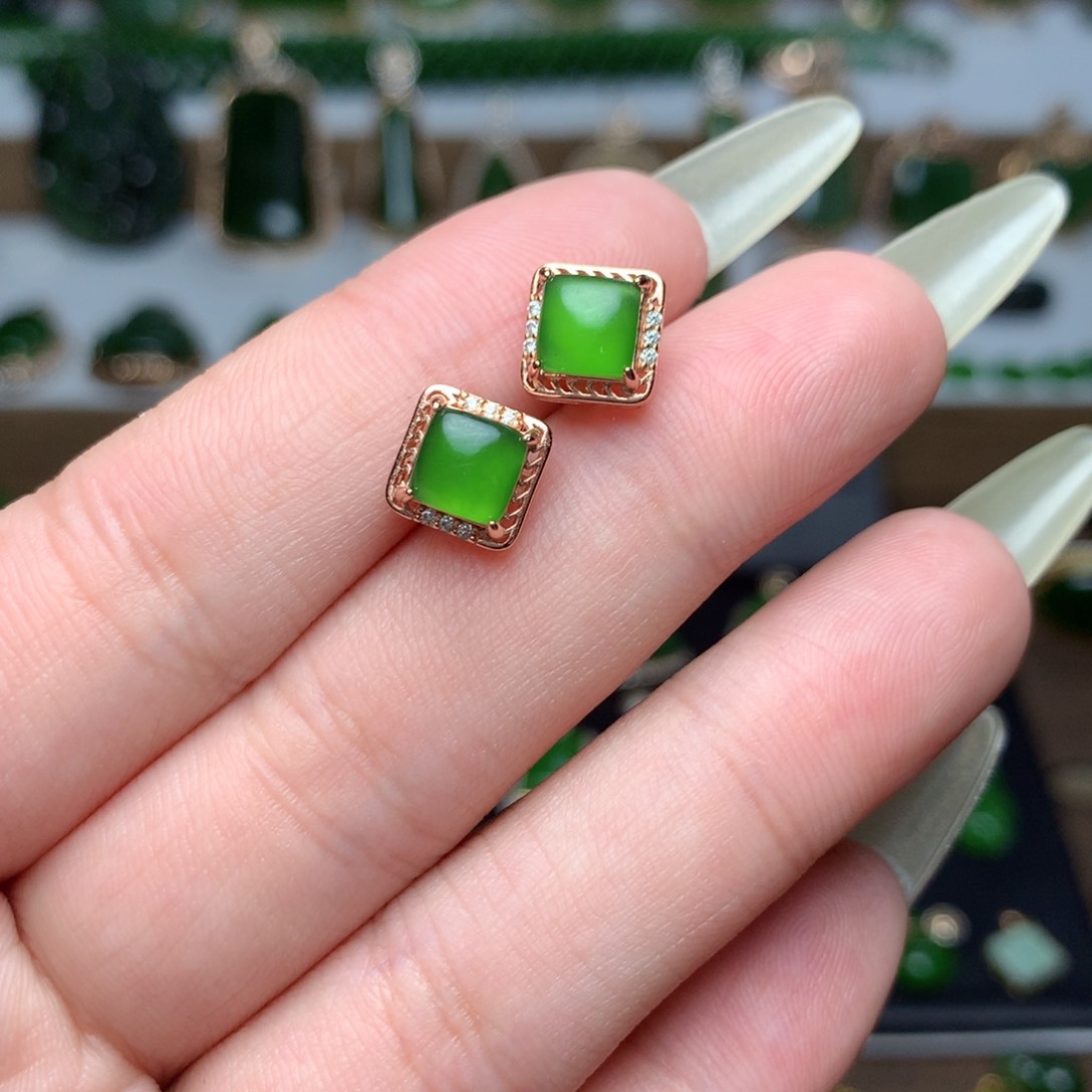 和田玉（碧玉）耳钉未镶嵌