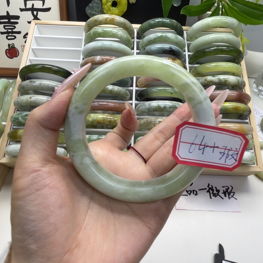 绿***铺蛇纹石玉未镶嵌手镯