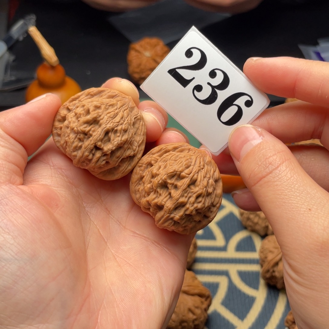 文玩核桃把件36虎头是236号
